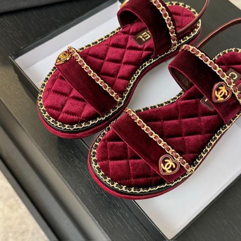 SANDAL NỮ CN DÁNG SLIDE XÍCH ĐÔI C LOGO TRÁI TIM – LÓT CHẦN BÔNG SANG TRỌNG