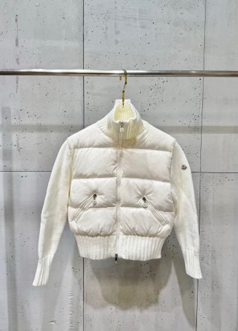 ÁO KHOÁC PHAO NỮ MCL PHỐI TAY LEN LÔNG CỪU – CỔ ĐỨNG DÁNG BOMBER, THÊU LOGO SAU LƯNG