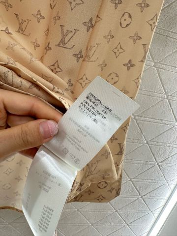 Áo sơ mi nữ & chân váy nữ L*V
