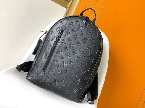 BA LÔ NAM L V ARMAND MONOGRAM SEAL DẬP NỔI PHOM ĐỨNG HIỆN ĐẠI