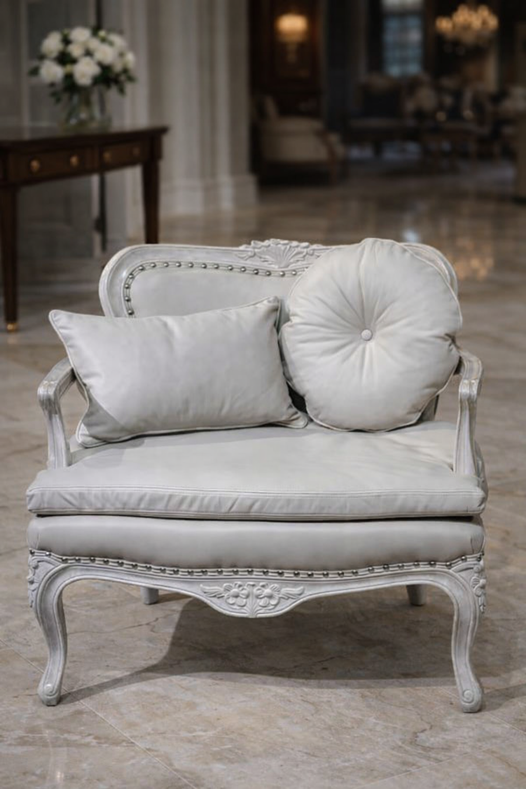 GHẾ LOUIS BẠCH NGỌC