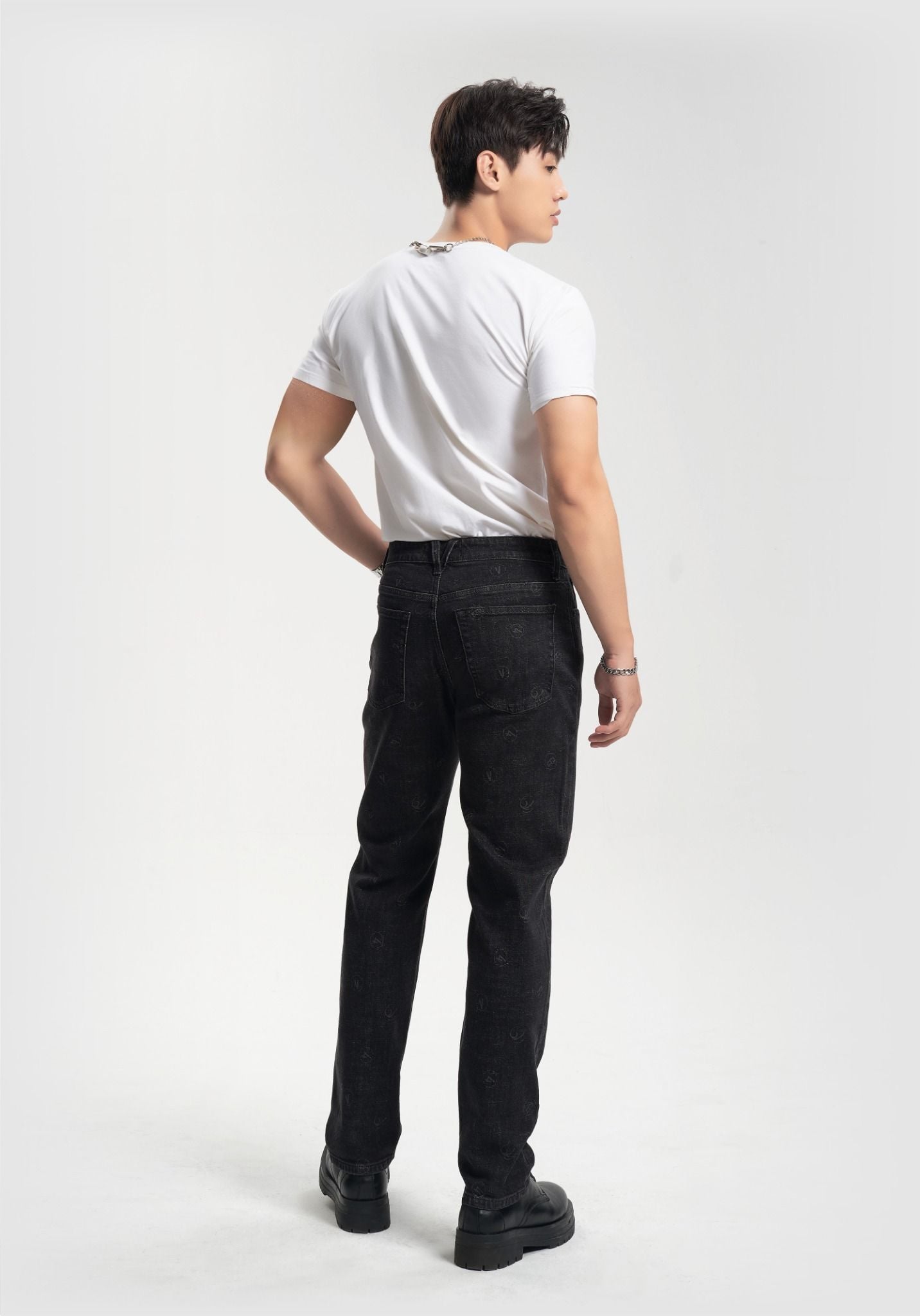 Quần Jeans Nam Dáng Suông Họa Tiết Monogram V-SIXTYFOUR. V-SIXTYFOUR Monogram Straight Jeans - 222MD4083F5