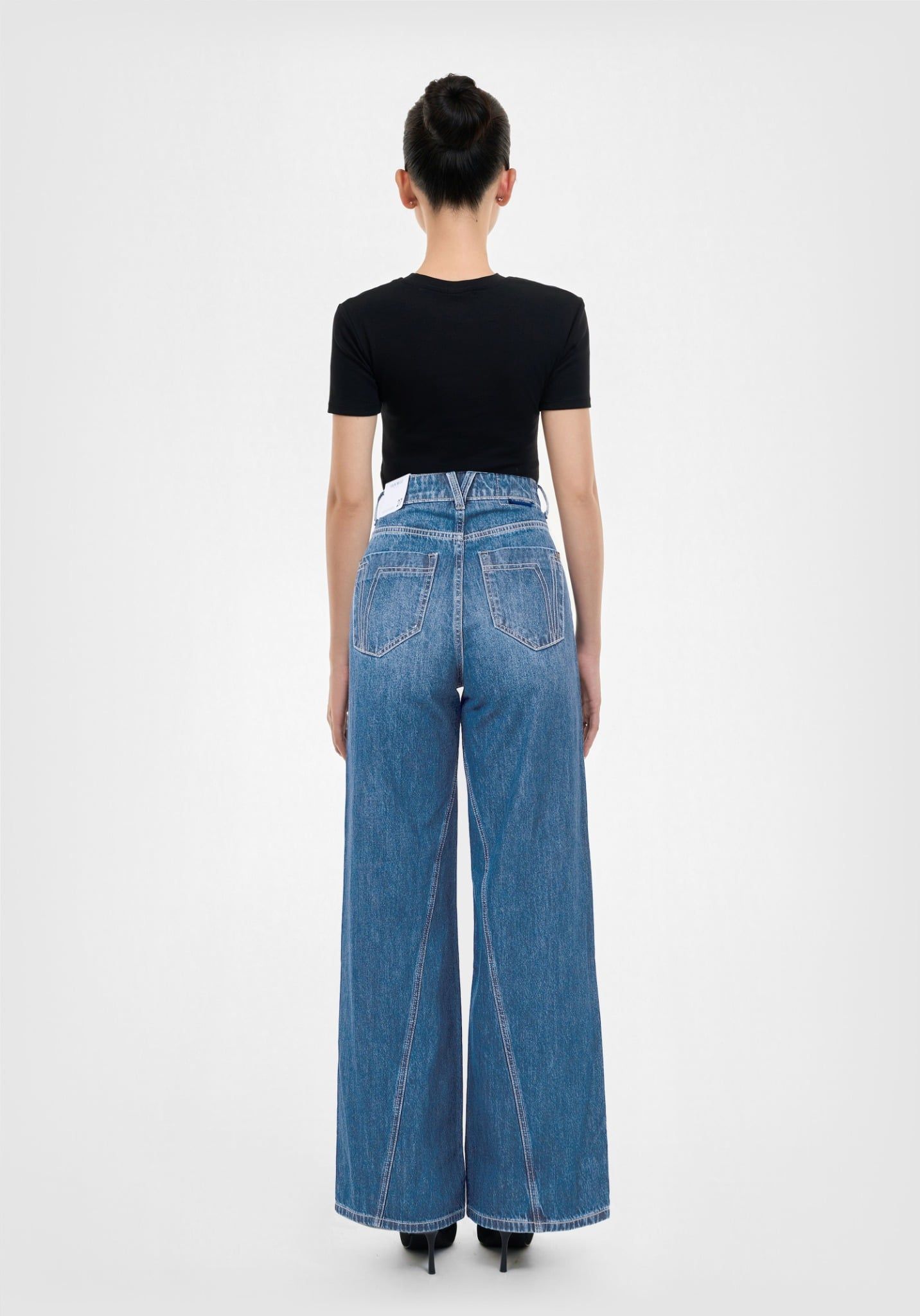 Quần Dài Nữ Dáng Wide Leg Ống Suông Rộng Màu Xanh Nhạt - Light Blue Wide Leg Women's Long Jeans - 124WD2085F2