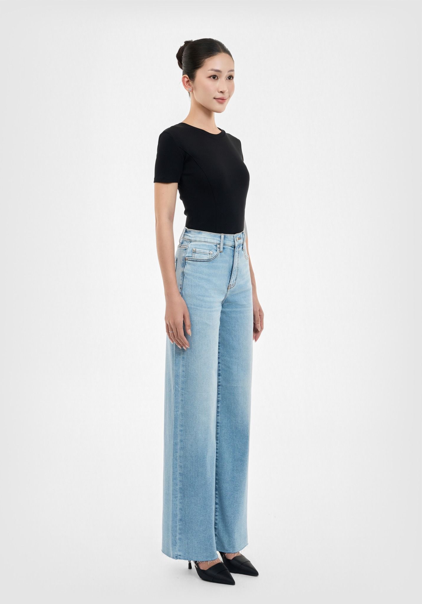 QUẦN DÀI NỮ DENIM MÀU LIGHT BLUE CẮT LAI FORM WIDE LEG - 125WD1085B3