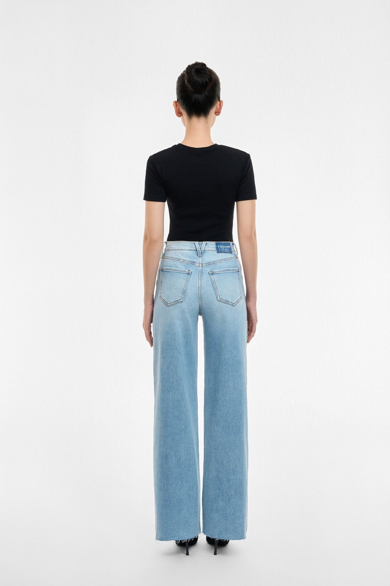 QUẦN DÀI NỮ DENIM MÀU LIGHT BLUE CẮT LAI FORM WIDE LEG - 125WD1085B3