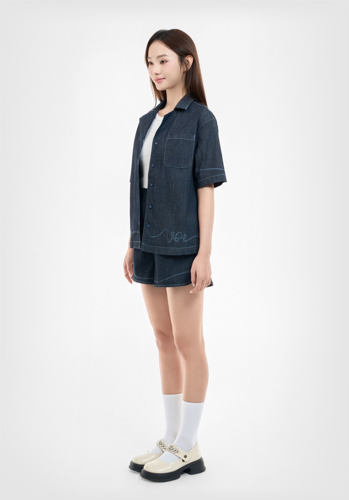 ÁO SƠ MI NỮ DENIM CỔ SAM NGẮN TAY FORM RỘNG - 125WD2033F1