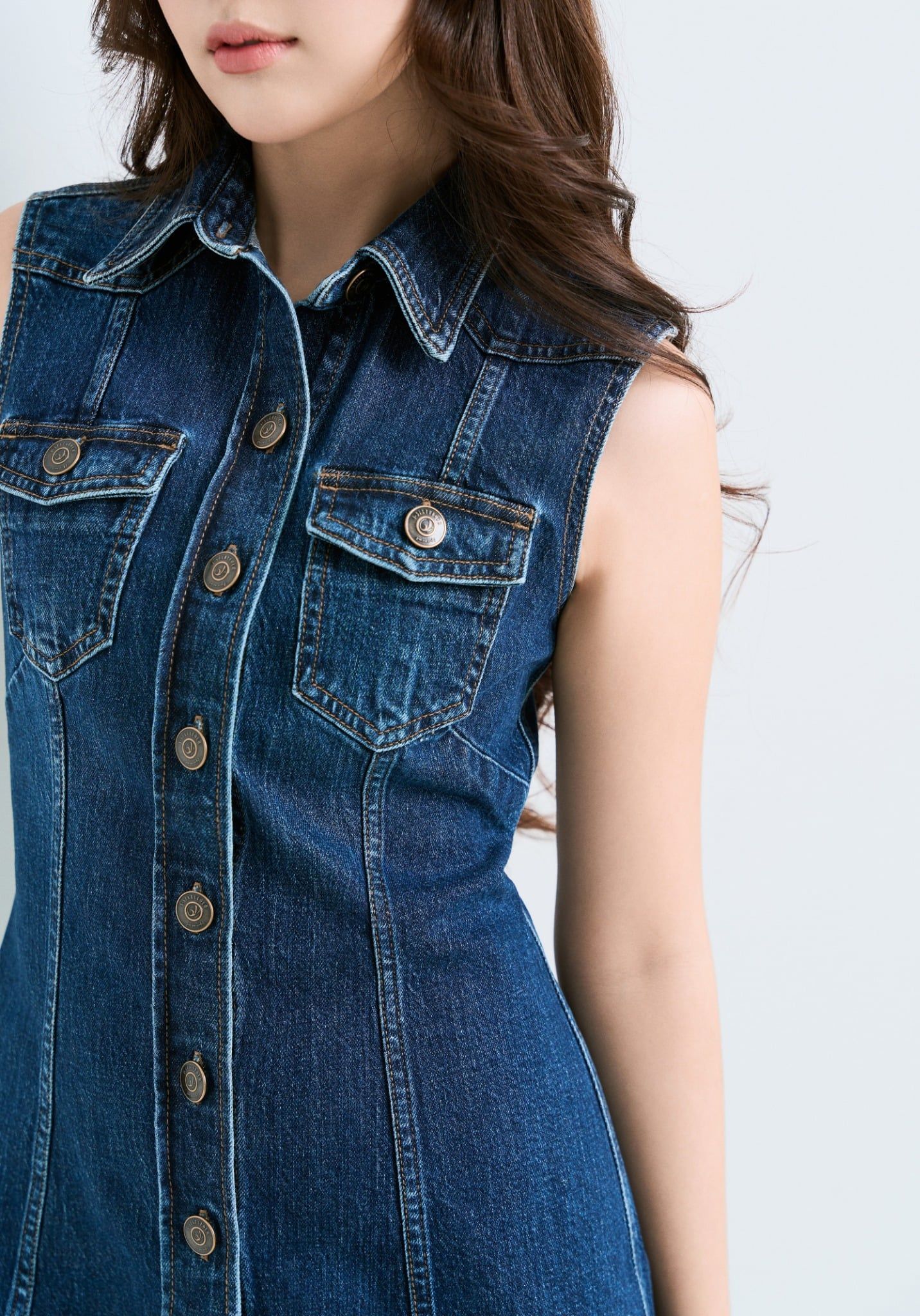 ĐẦM SƠ MI DENIM MÀU XANH KHÔNG TAY FORM A - 125WD1124B1