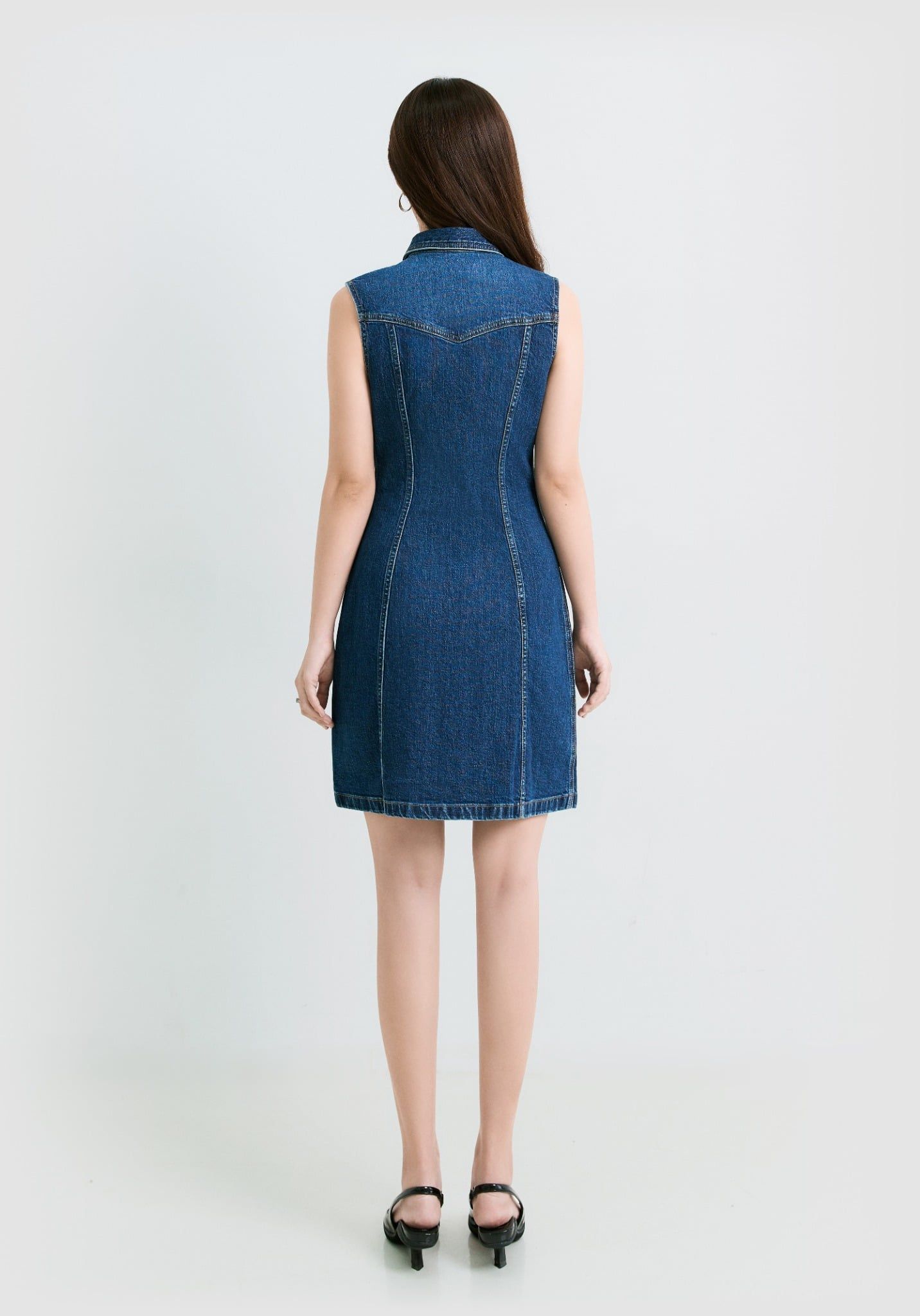 ĐẦM SƠ MI DENIM MÀU XANH KHÔNG TAY FORM A - 125WD1124B1