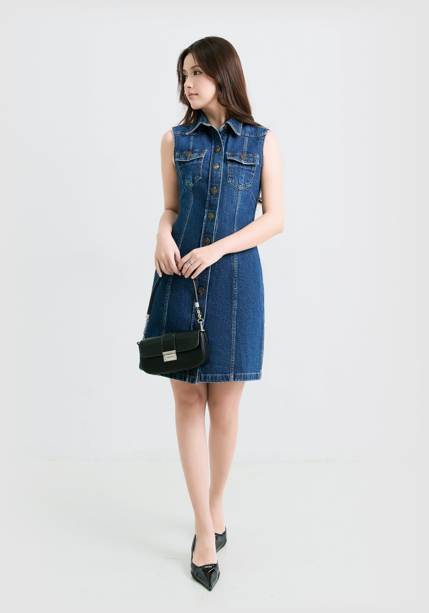 ĐẦM SƠ MI DENIM MÀU XANH KHÔNG TAY FORM A - 125WD1124B1