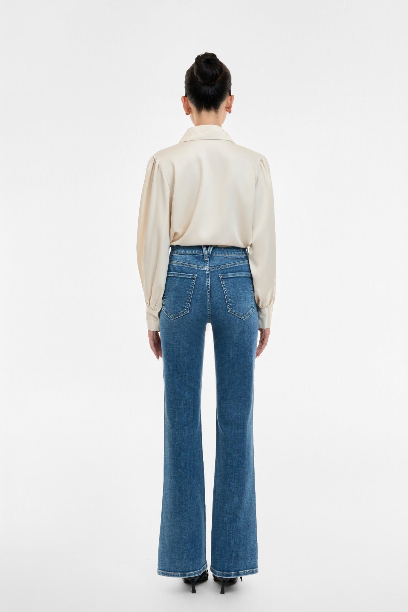 QUẦN DÀI NỮ DENIM MEDIUM BLUE FORM BOOTCUT  LƯNG TRUNG - 125WD2084B1