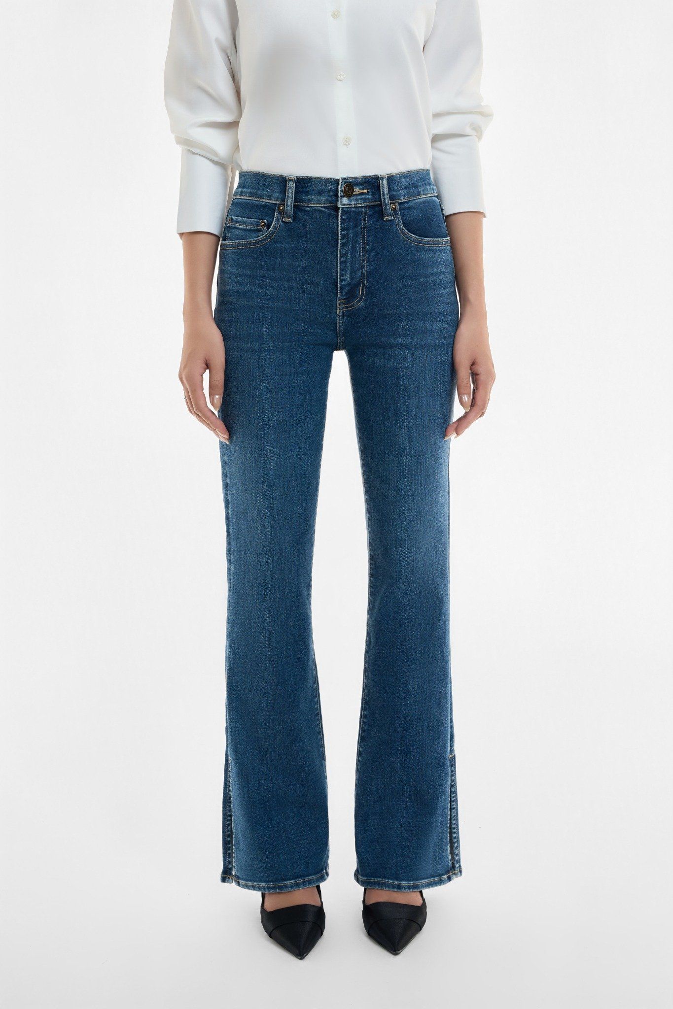 QUẦN DÀI NỮ DENIM MÀU MEDIUM BLUE XẺ LAI FORM FLARED - 125WD2084B2