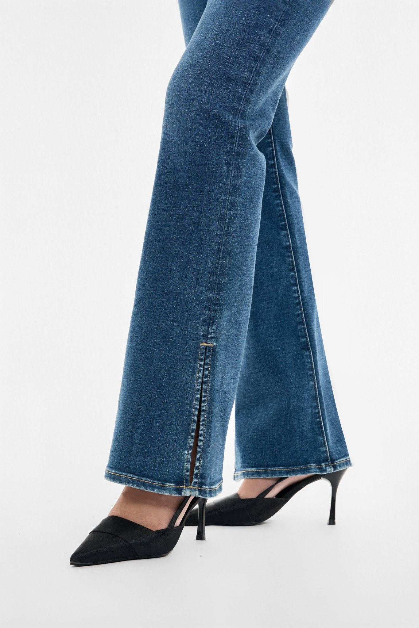 QUẦN DÀI NỮ DENIM MÀU MEDIUM BLUE XẺ LAI FORM FLARED - 125WD2084B2