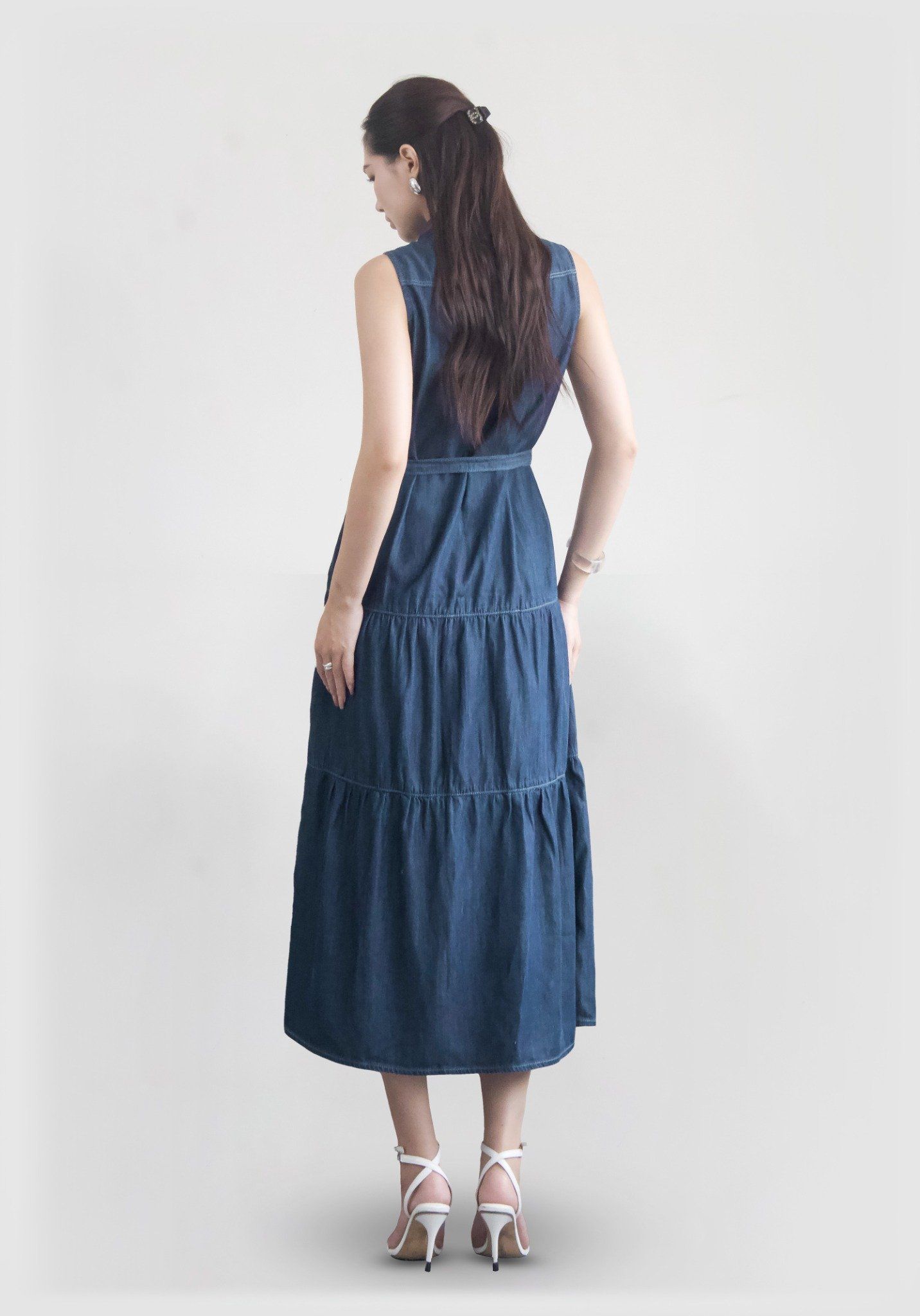 ĐẦM DENIM DARK BLUE FORM MAXI KHÔNG TAY - 125WD2127F2