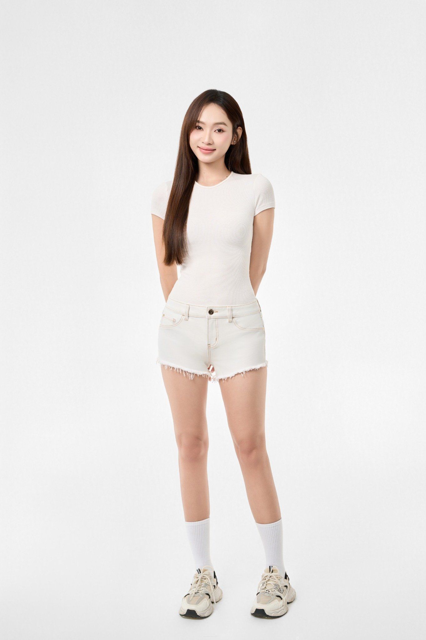 QUẦN SHORTS NỮ DENIM TRẮNG FORM ÔM LƯNG THẤP - 125WN1101B1