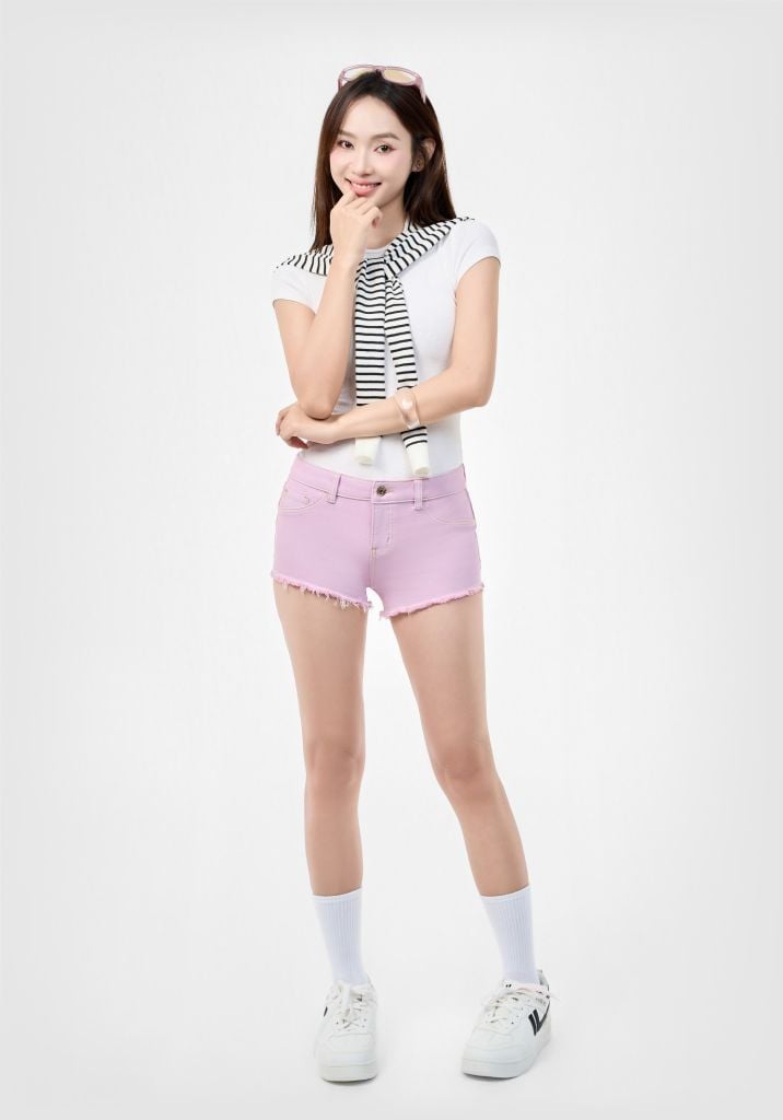 QUẦN SHORTS NỮ DENIM NHUỘM TÍM FORM ÔM LƯNG THẤP - 125WN1101F1