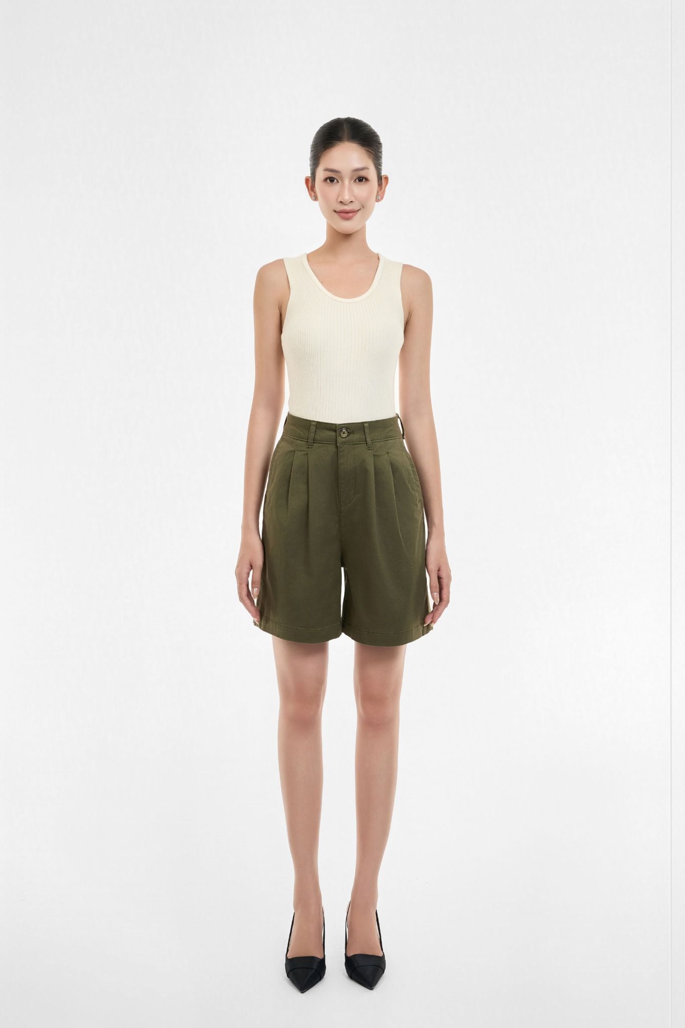QUẦN SHORTS NỮ KAKI XANH RÊU XẾP LY FORM RỘNG - 125WN2104B2