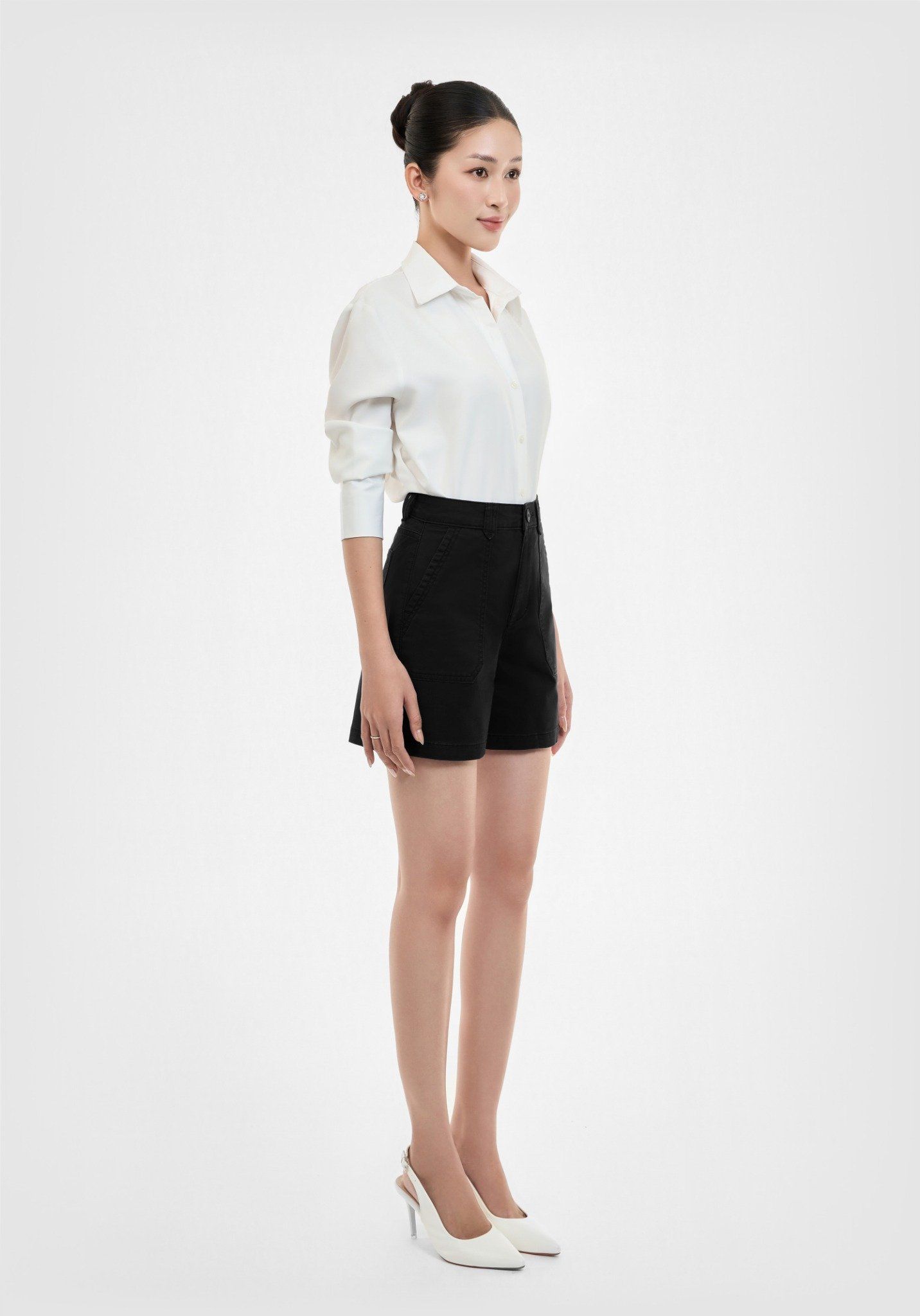 QUẦN SHORTS NỮ KAKI ĐEN TÚI WORKWEAR FORM ĐỨNG - 125WN2104B3