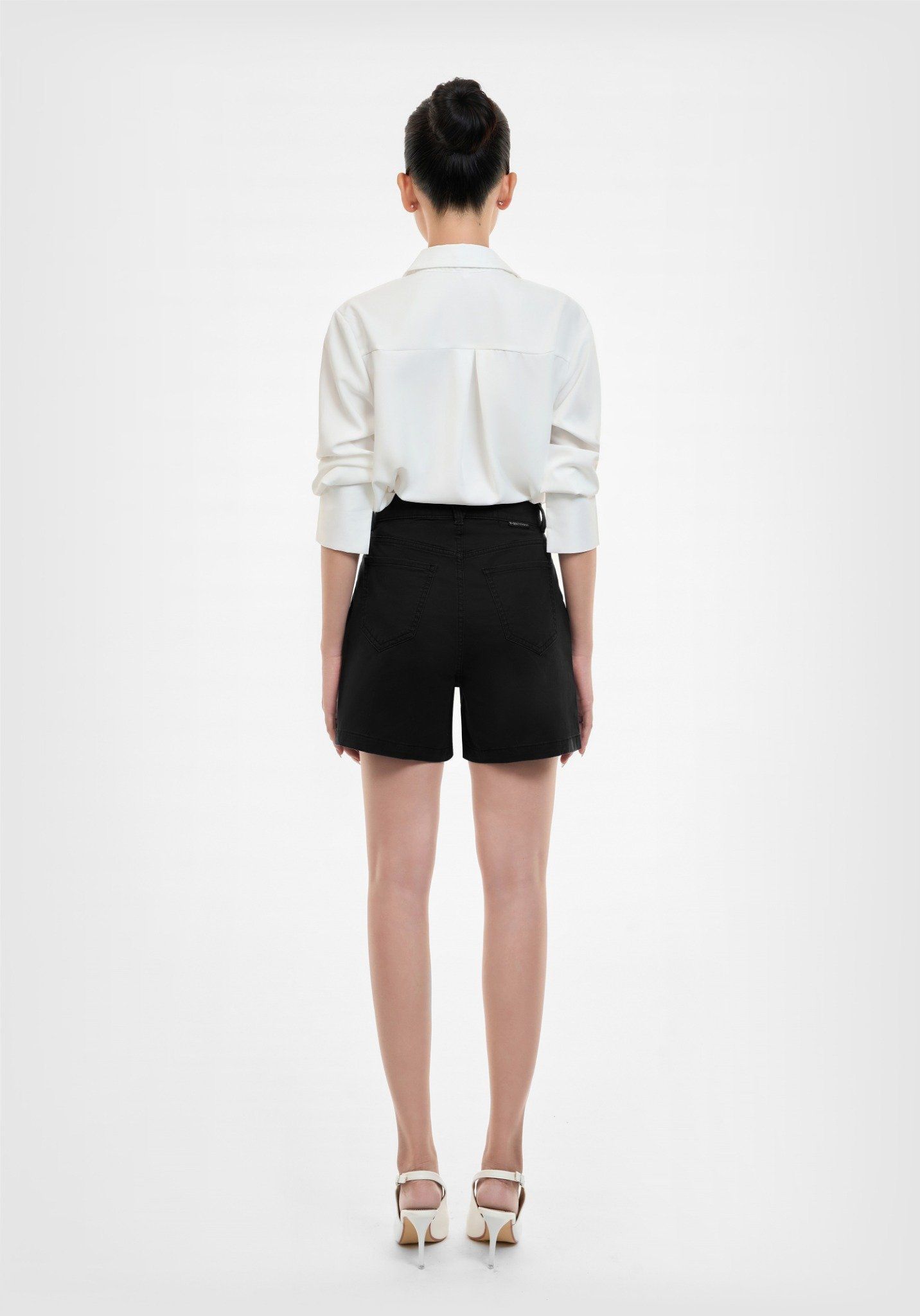 QUẦN SHORTS NỮ KAKI ĐEN TÚI WORKWEAR FORM ĐỨNG - 125WN2104B3