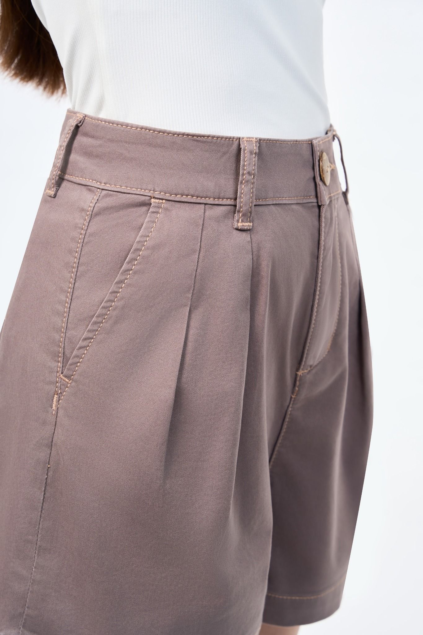 QUẦN SHORTS NỮ KAKI TÍM MÔN TÚI XÉO FORM RỘNG - 125WN2104B4
