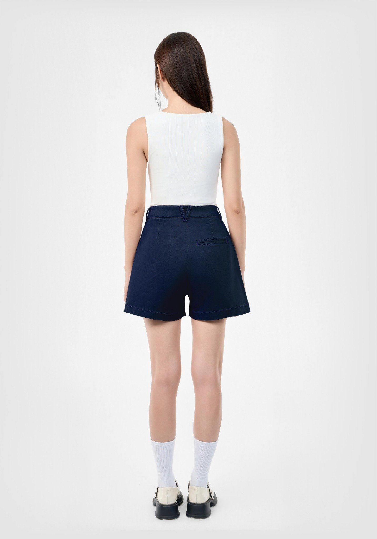 QUẦN SHORTS NỮ KAKI  NAVY TÚI XÉO FORM RỘNG - 125WN2104B4