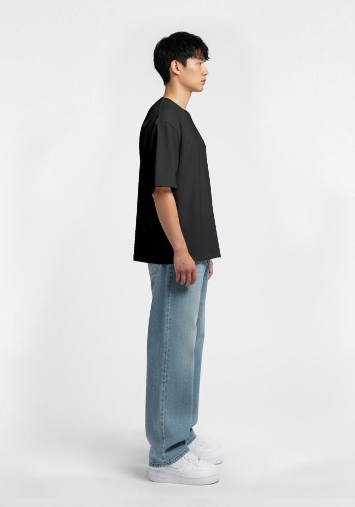 ÁO THUN NAM DÁNG OVERSIZE MÀU ĐEN IN LOGO BẠC CÁCH ĐIỆU - 126MN3023B4
