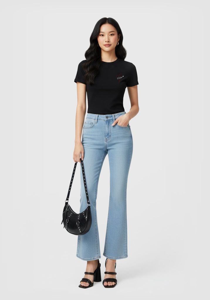 ÁO THUN NỮ DÁNG REGULAR MÀU ĐEN IN CHỮ KÝ TRÁI TIM - 225WN2021B2