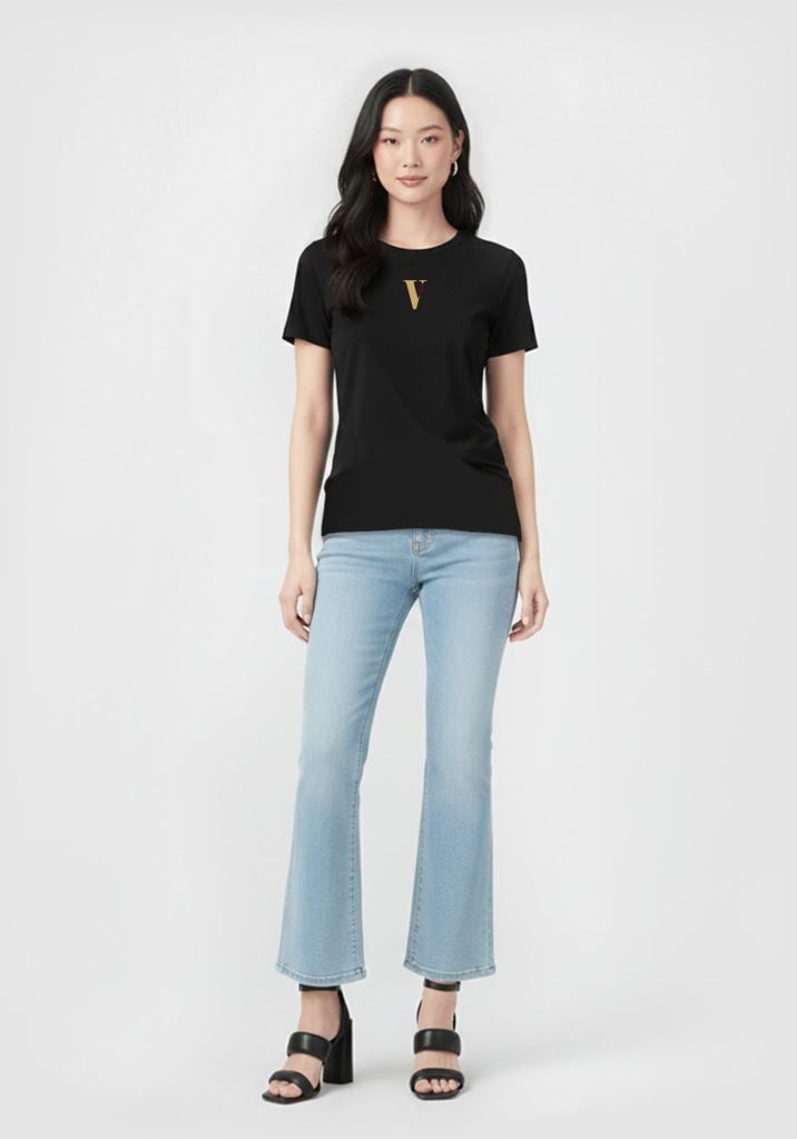 ÁO THUN NỮ DÁNG REGULAR MÀU ĐEN IN CHỮ V - 126WN2021B1