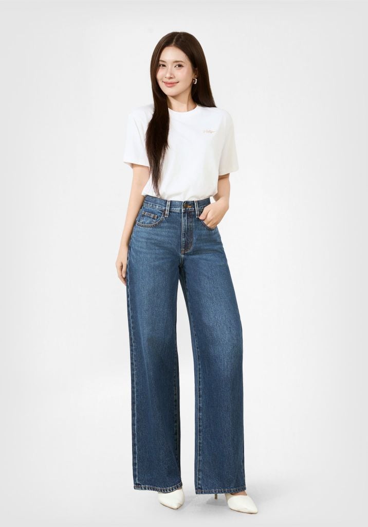 ÁO THUN NỮ DÁNG CROP THÊU LOGO CHỮ KÝ - 126WN1023F2100
