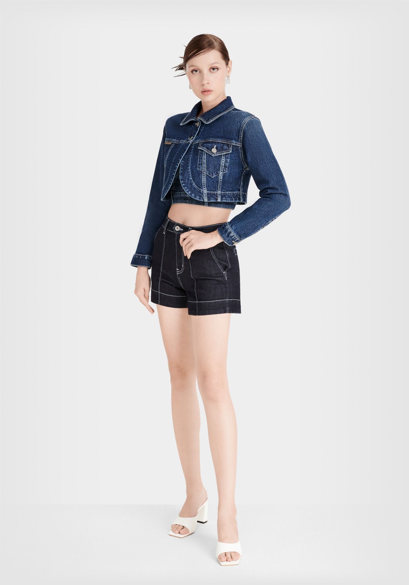 Áo Khoác Denim Nữ Croptop Dài Tay Màu Xanh Đậm. Women's Long Sleeve Crochet Denim Jacket Dark Blue - 223WD2042F2