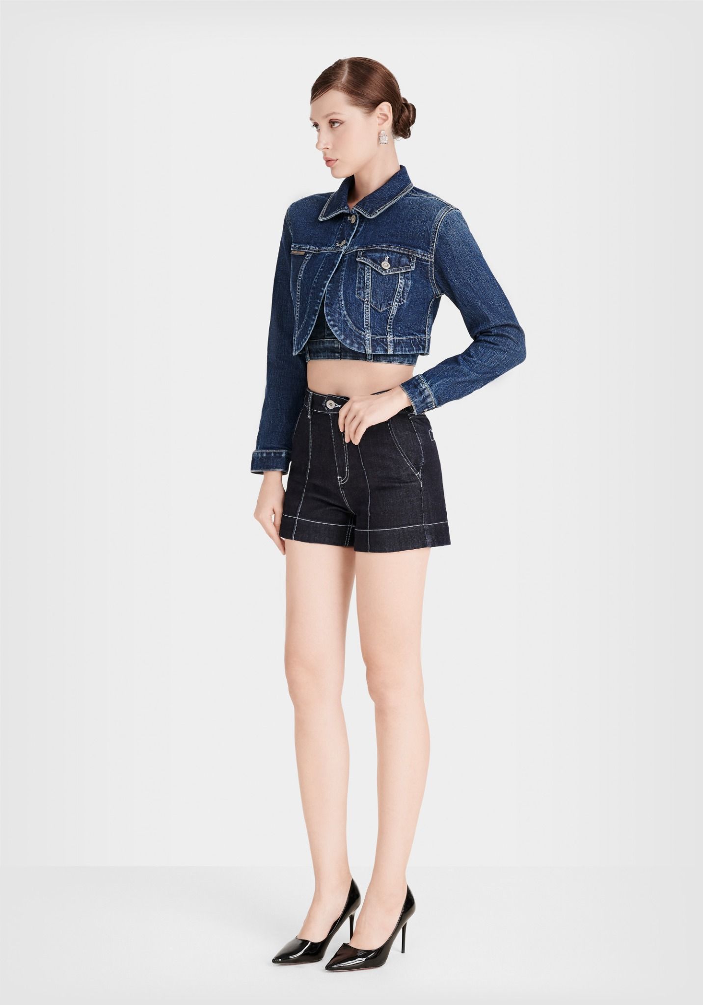 Áo Khoác Denim Nữ Croptop Dài Tay Màu Xanh Đậm. Women's Long Sleeve Crochet Denim Jacket Dark Blue - 223WD2042F2