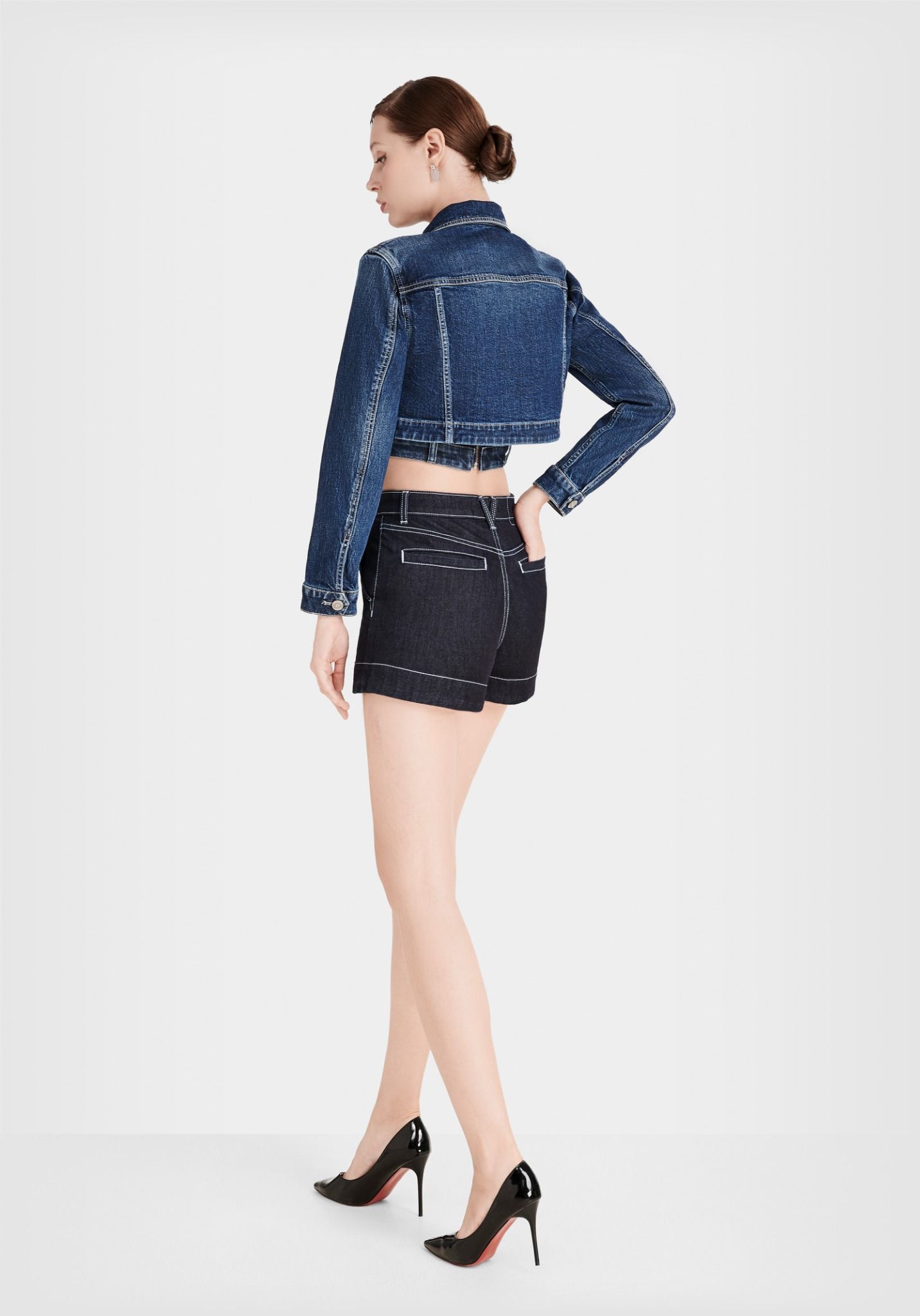 Áo Khoác Denim Nữ Croptop Dài Tay Màu Xanh Đậm. Women's Long Sleeve Crochet Denim Jacket Dark Blue - 223WD2042F2