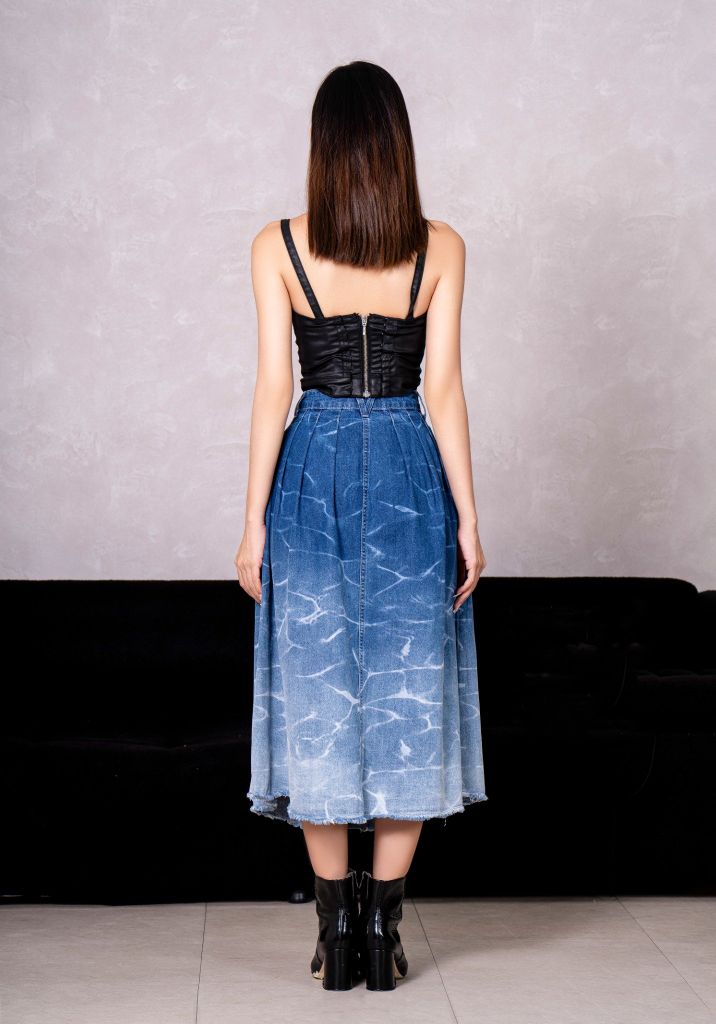 Váy Denim Dáng Xòe Midi Xếp Ly Laser Họa Tiết Nước. Laser Pleated Midi Flared Denim Skirt with Water Pattern - 223WD2115F1