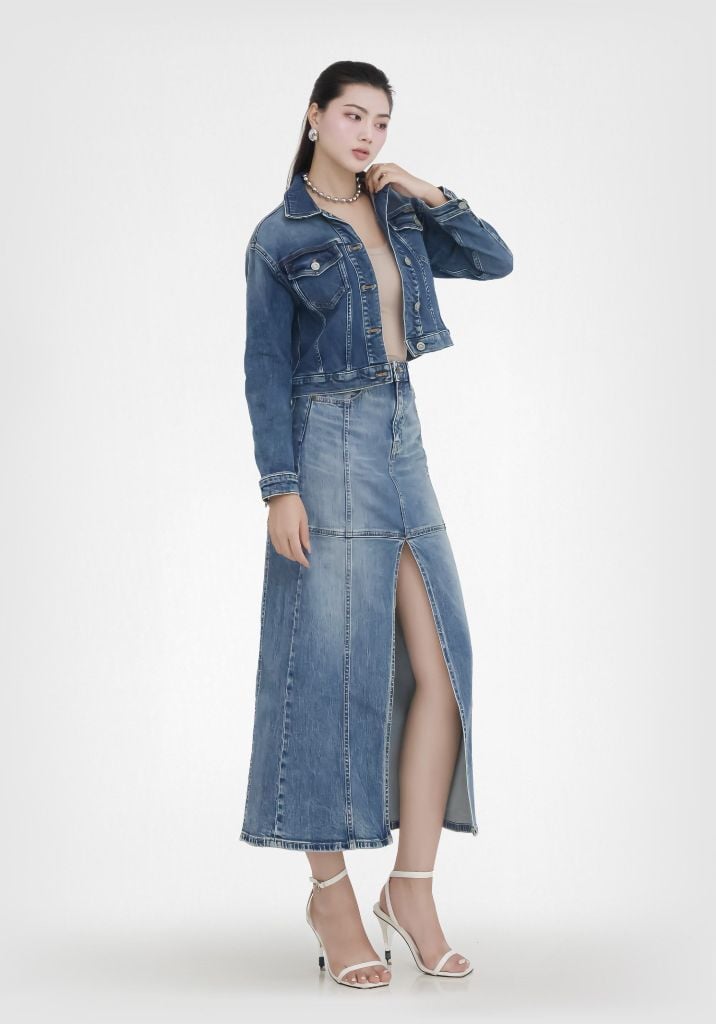 ÁO KHOÁC NỮ DENIM LIGHT BLUE FORM TYPE 3 CROP - 224WD1049B1