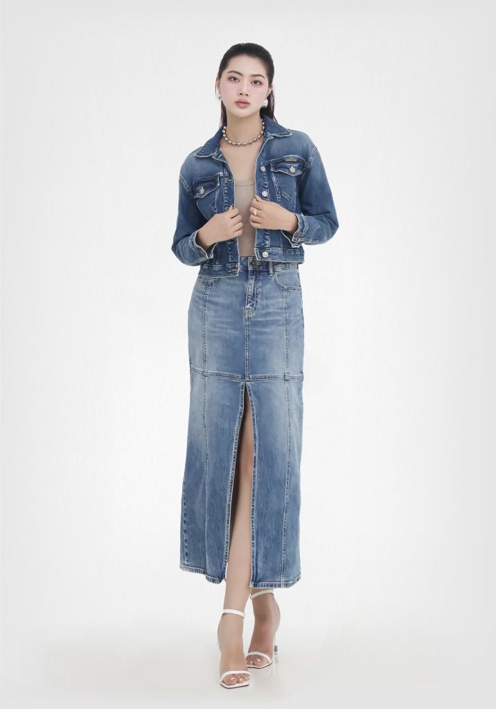 ÁO KHOÁC NỮ DENIM LIGHT BLUE FORM TYPE 3 CROP - 224WD1049B1