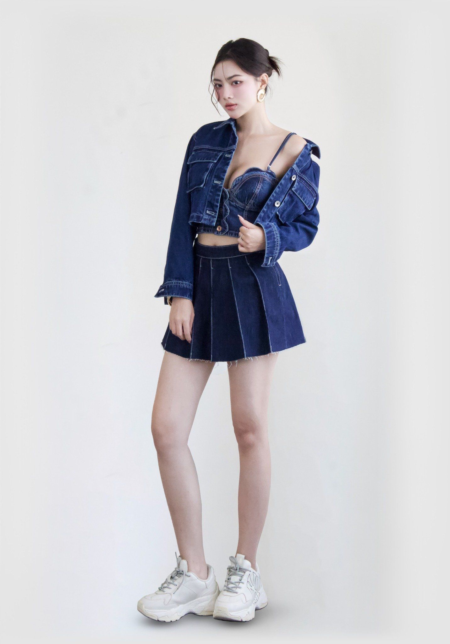 VÁY NGẮN DENIM MED/DARK BLUE XẾP LY FORM A (CÓ QUẦN BẢO HỘ) - 224WD1113F1