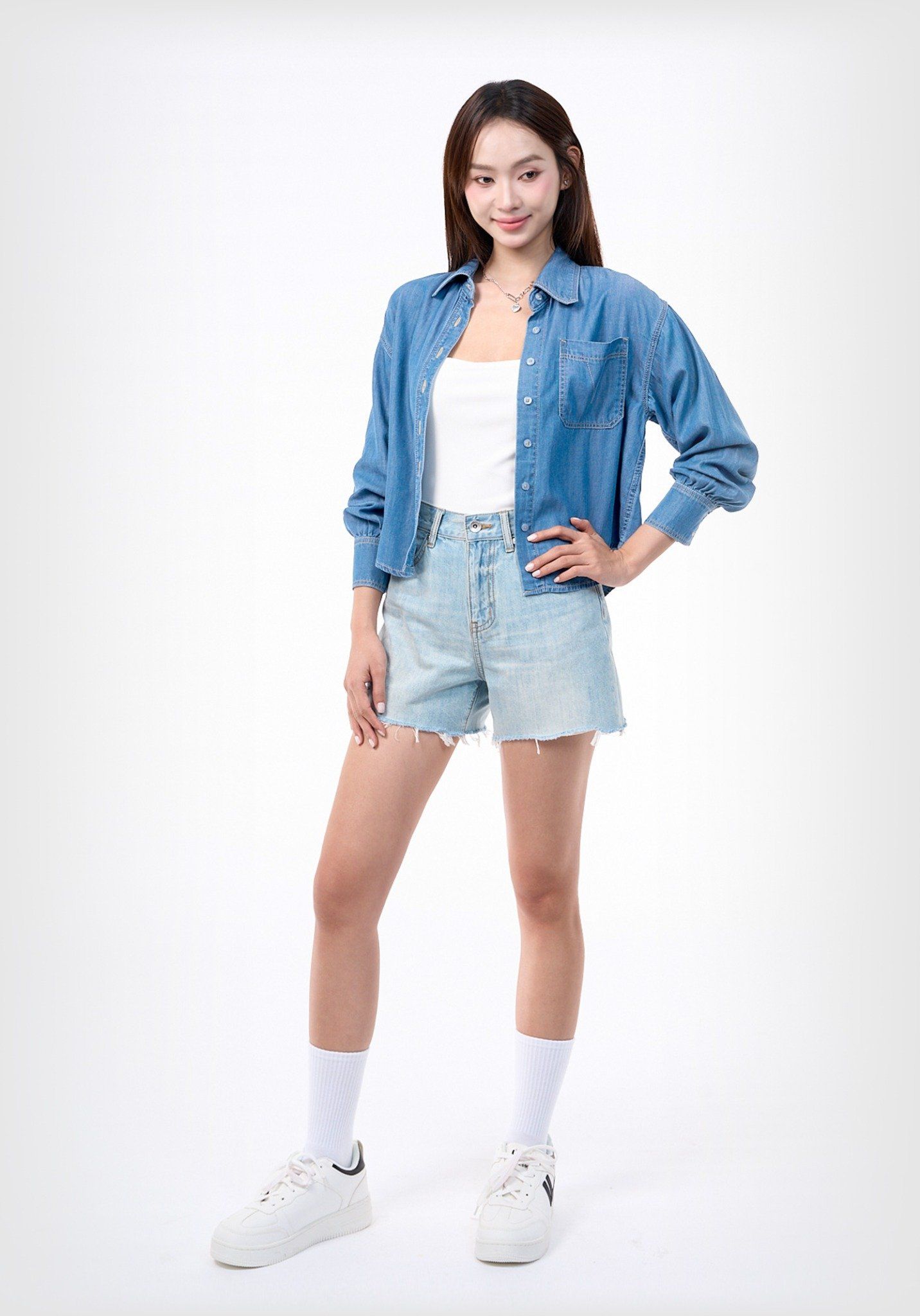 Áo Sơ Mi Denim Xanh Nhạt Form Crop Rộng Dài Tay - 224WD2034B1