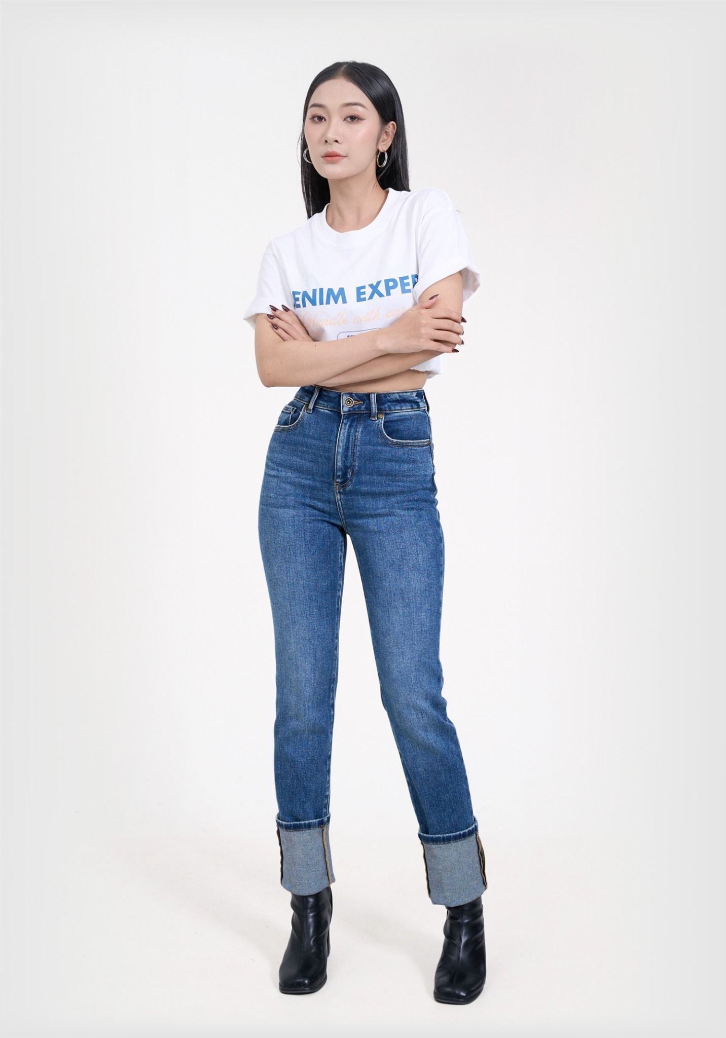 Quần Jeans Nữ Dáng Slim Màu Xanh Đậm - Dark Blue Skinny Woman's Long Jeans - 224WD2082F1