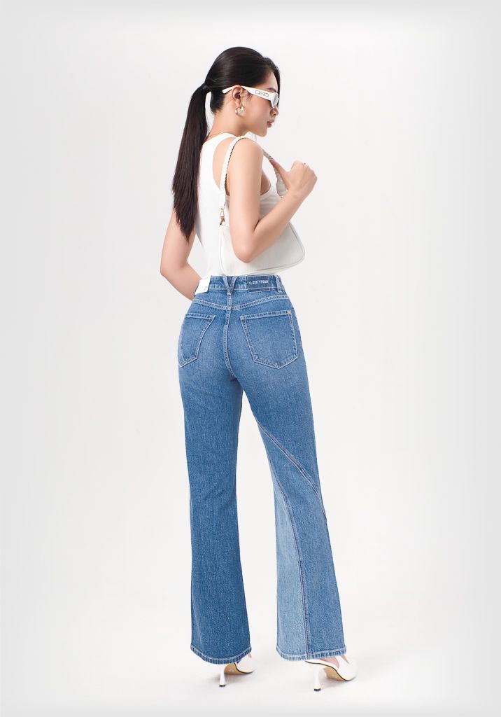 Quần Dài Nữ Dáng Loe Laser Xéo Màu Xanh Nhạt - Light Blue Laser Cut Flare Jeans - 224WD2084F2