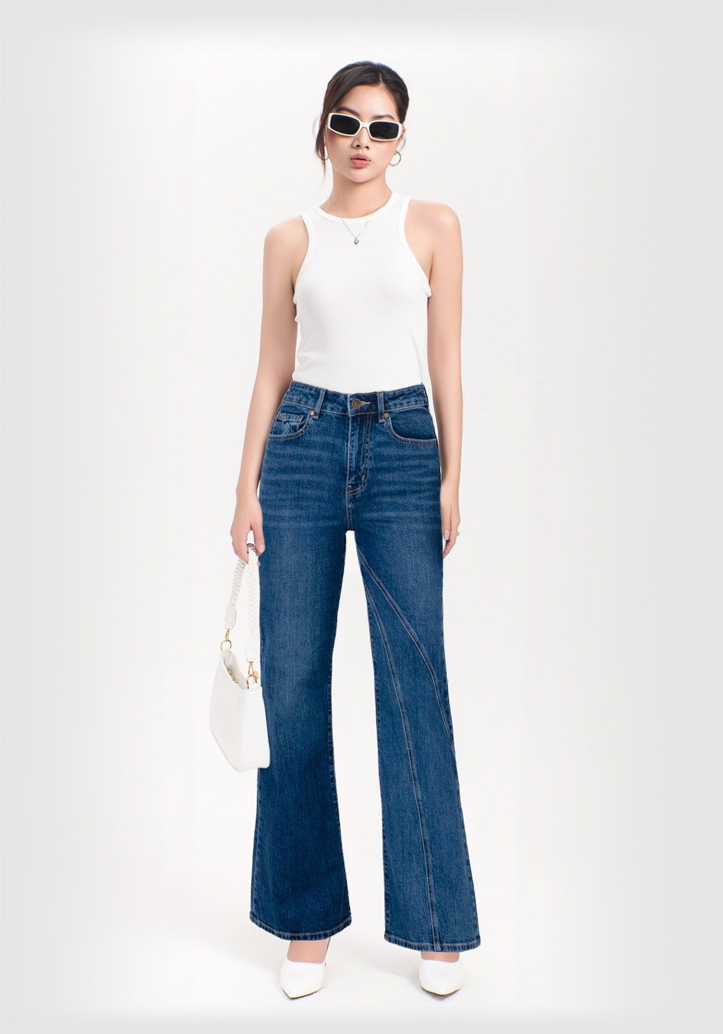 Quần Dài Nữ Dáng Loe Laser Xéo Màu Med Blue - Med Blue Laser Cut Flare Jeans - 224WD2084F2