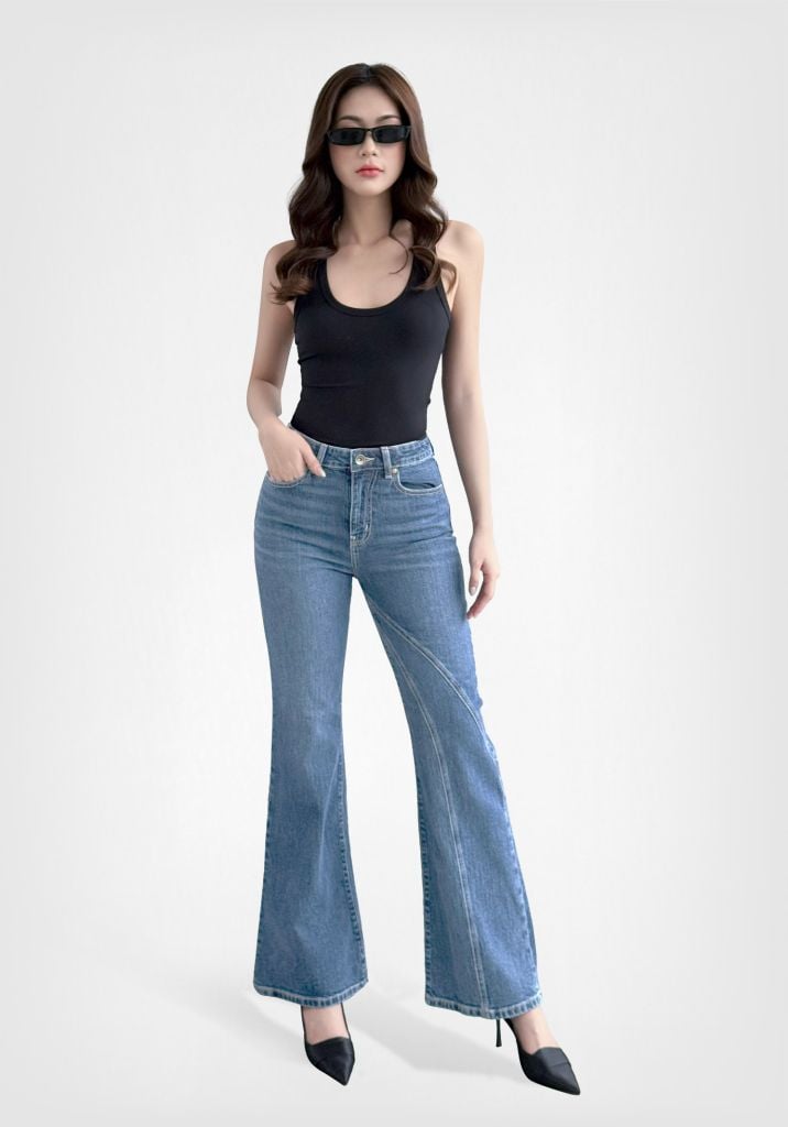 Quần Dài Nữ Dáng Loe Laser Xéo Màu Xanh Nhạt - Light Blue Laser Cut Flare Jeans - 224WD2084F2