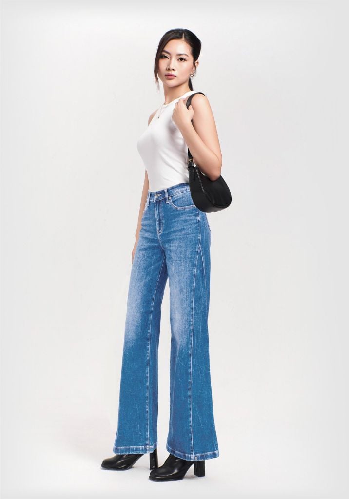 Quần Jeans Nữ Dáng WideLeg Màu Xanh Nhạt -  Light Blue WideLeg Woman's Long Jeans - 224WD2085F1