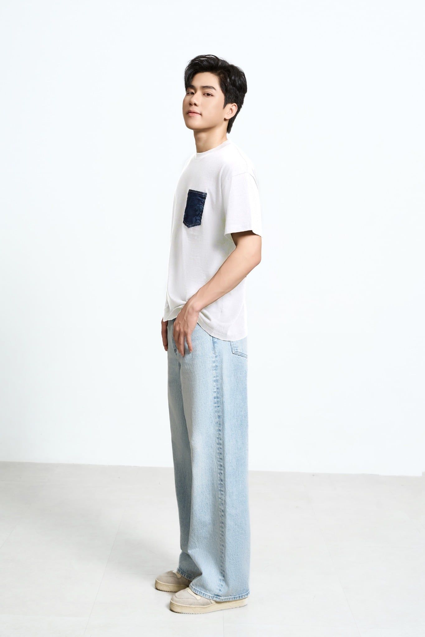 ÁO THUN UNISEX FORM OVERSIZE TRẮNG ĐẮP TÚI DENIM LASER CAMO - 225MN3023B1