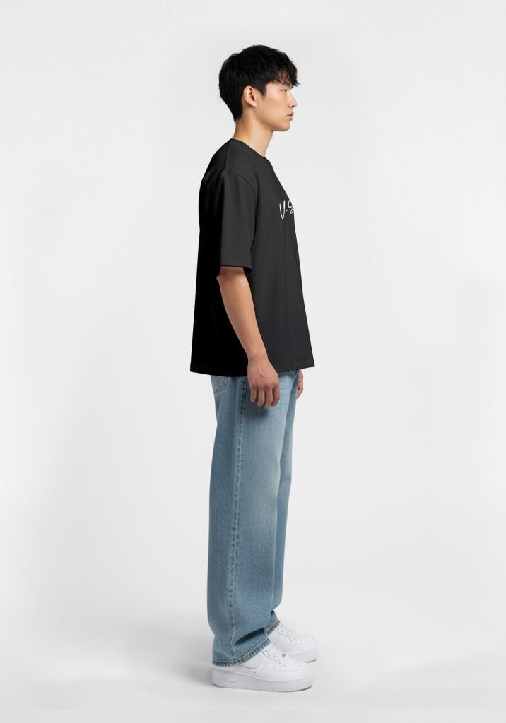 ÁO THUN NAM DÁNG OVERSIZE MÀU ĐEN IN CHỮ KÝ THƯƠNG HIỆU - 225MN3023B3