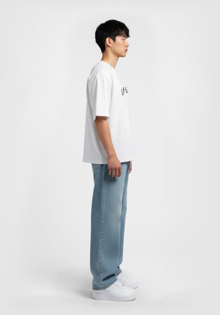 ÁO THUN NAM DÁNG OVERSIZE MÀU TRẮNG IN CHỮ KÝ THƯƠNG HIỆU - 225MN3023B3