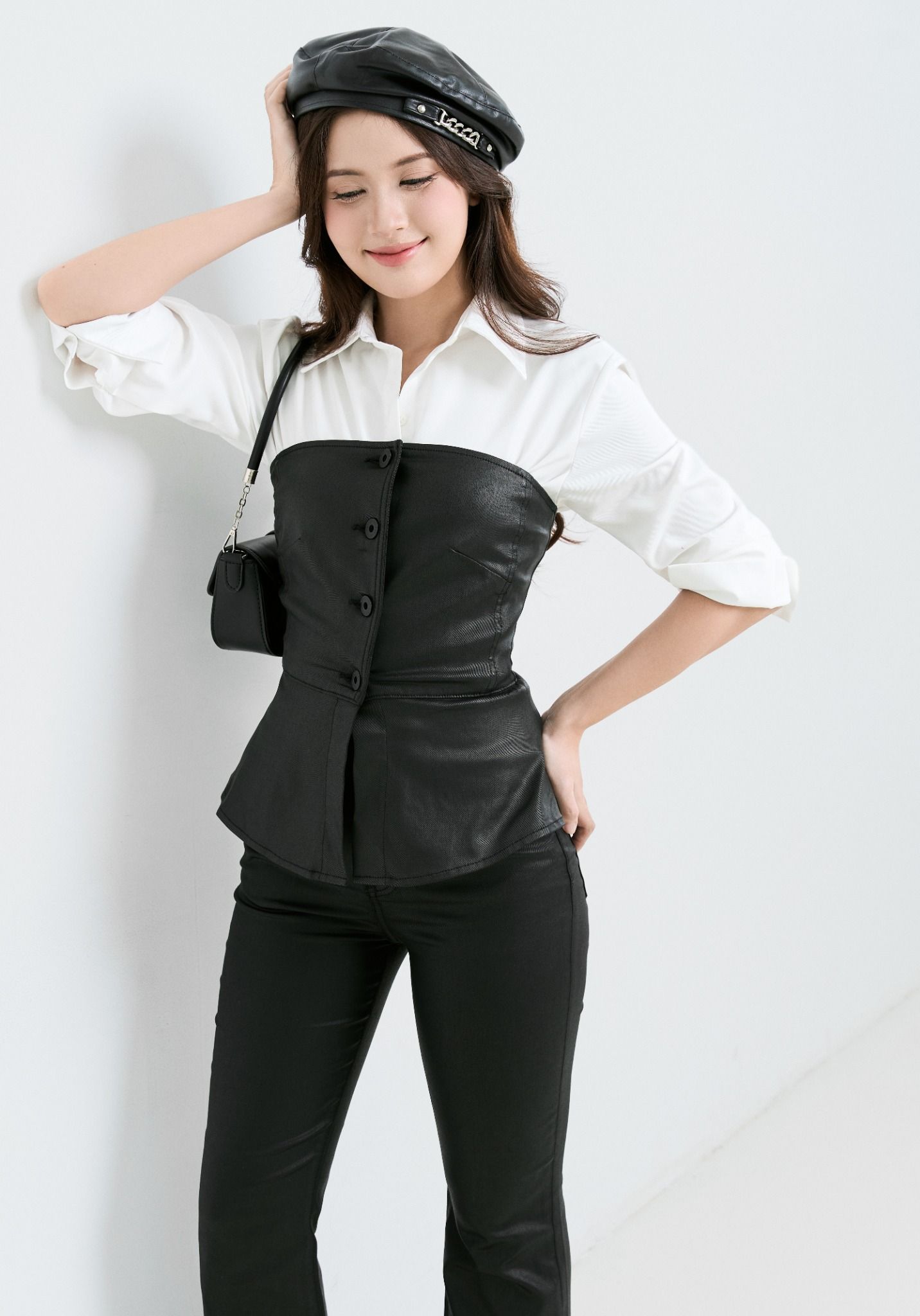 ÁO KIỂU QUÂY TUBE GÀI NÚT VẢI COATING GIẢ DA ĐEN - 225WD1015F1