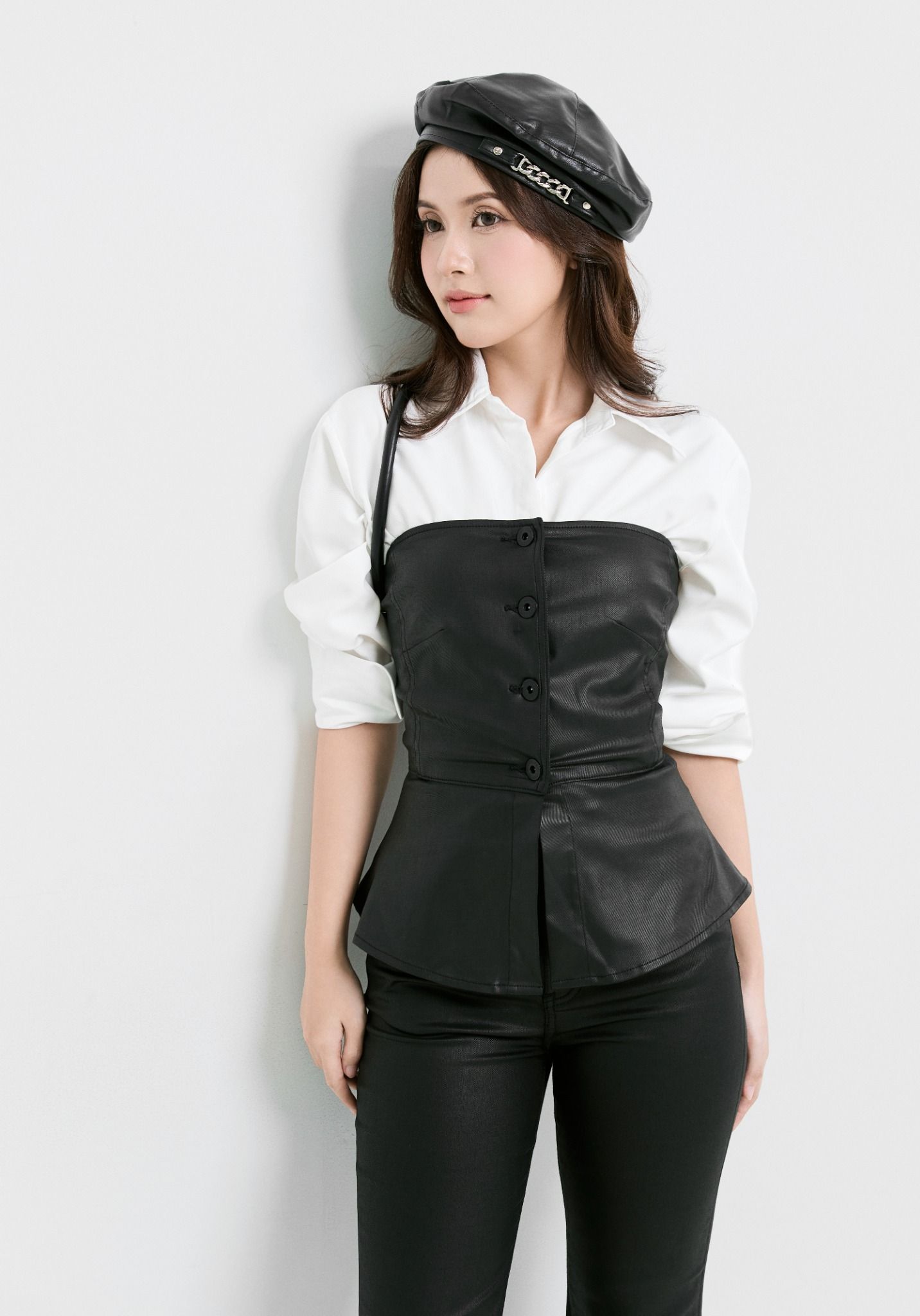 ÁO KIỂU QUÂY TUBE GÀI NÚT VẢI COATING GIẢ DA ĐEN - 225WD1015F1