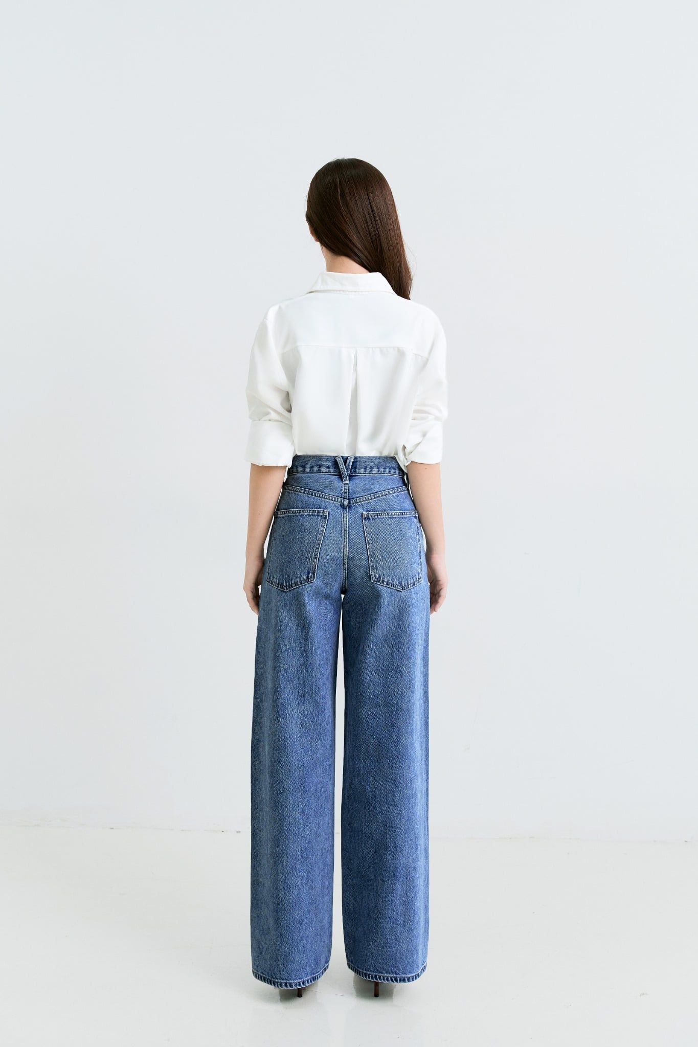 QUẦN DÀI NỮ DENIM DÁNG RELAX CROP XANH TRUNG - 225WD2080B1