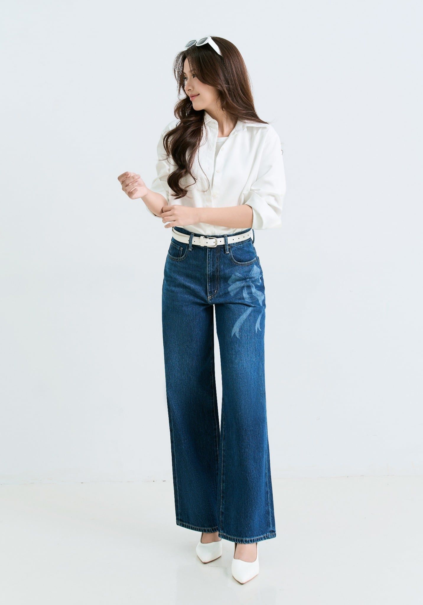 QUẦN DÀI NỮ DENIM DÁNG RELAX CROP LASER NƠ - 225WD2080F3