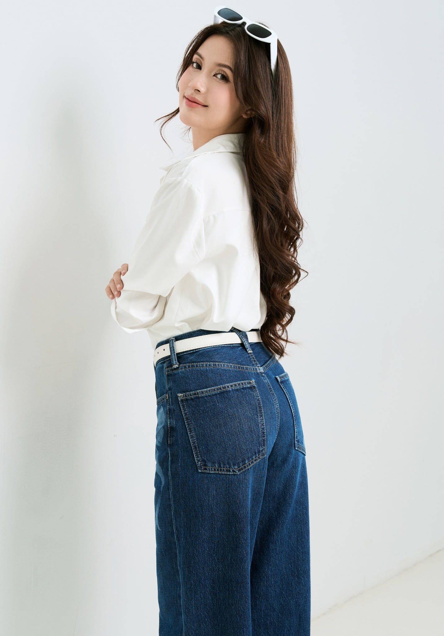 QUẦN DÀI NỮ DENIM DÁNG RELAX CROP LASER NƠ - 225WD2080F3