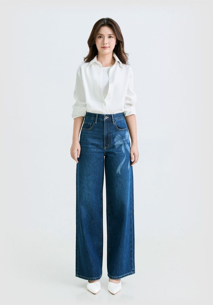 QUẦN DÀI NỮ DENIM DÁNG RELAX CROP LASER NƠ - 225WD2080F3